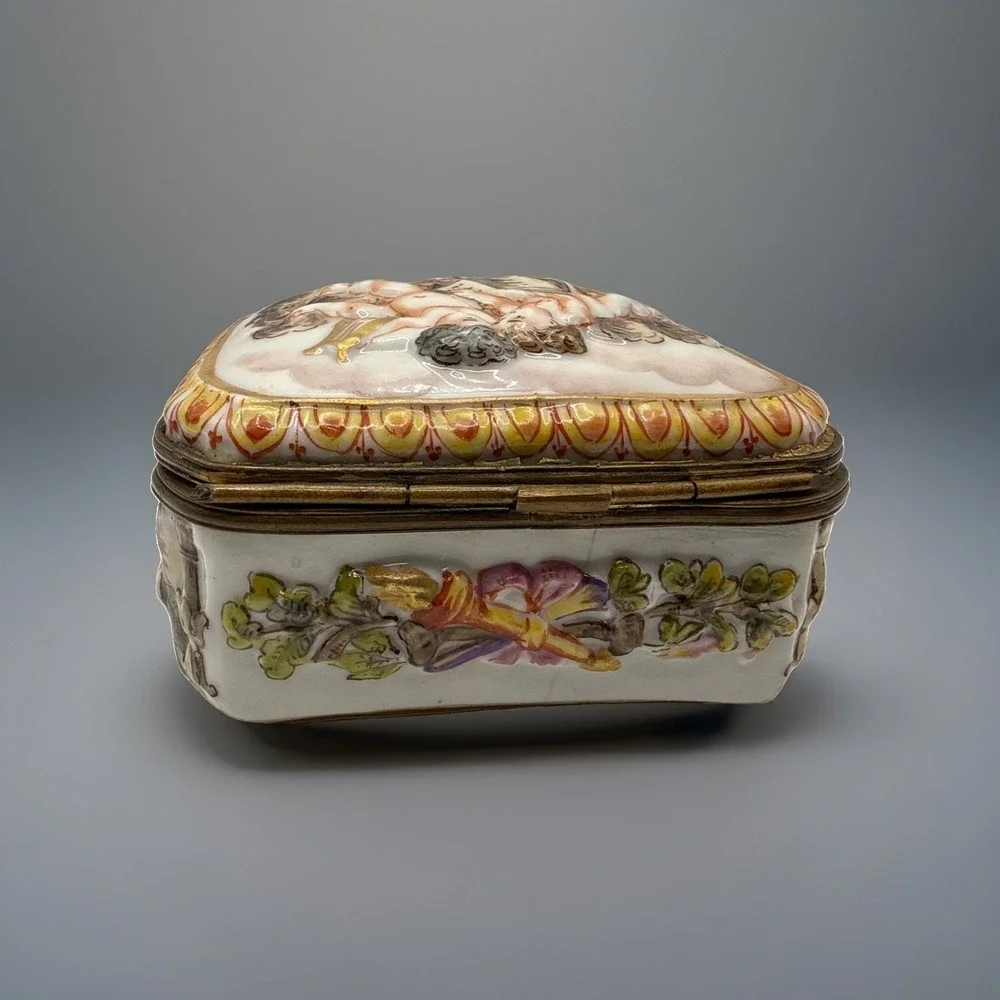 Antique Capodimonte Porcelain Hinged Trinket Jewelry Box Hand Painted Cherubs